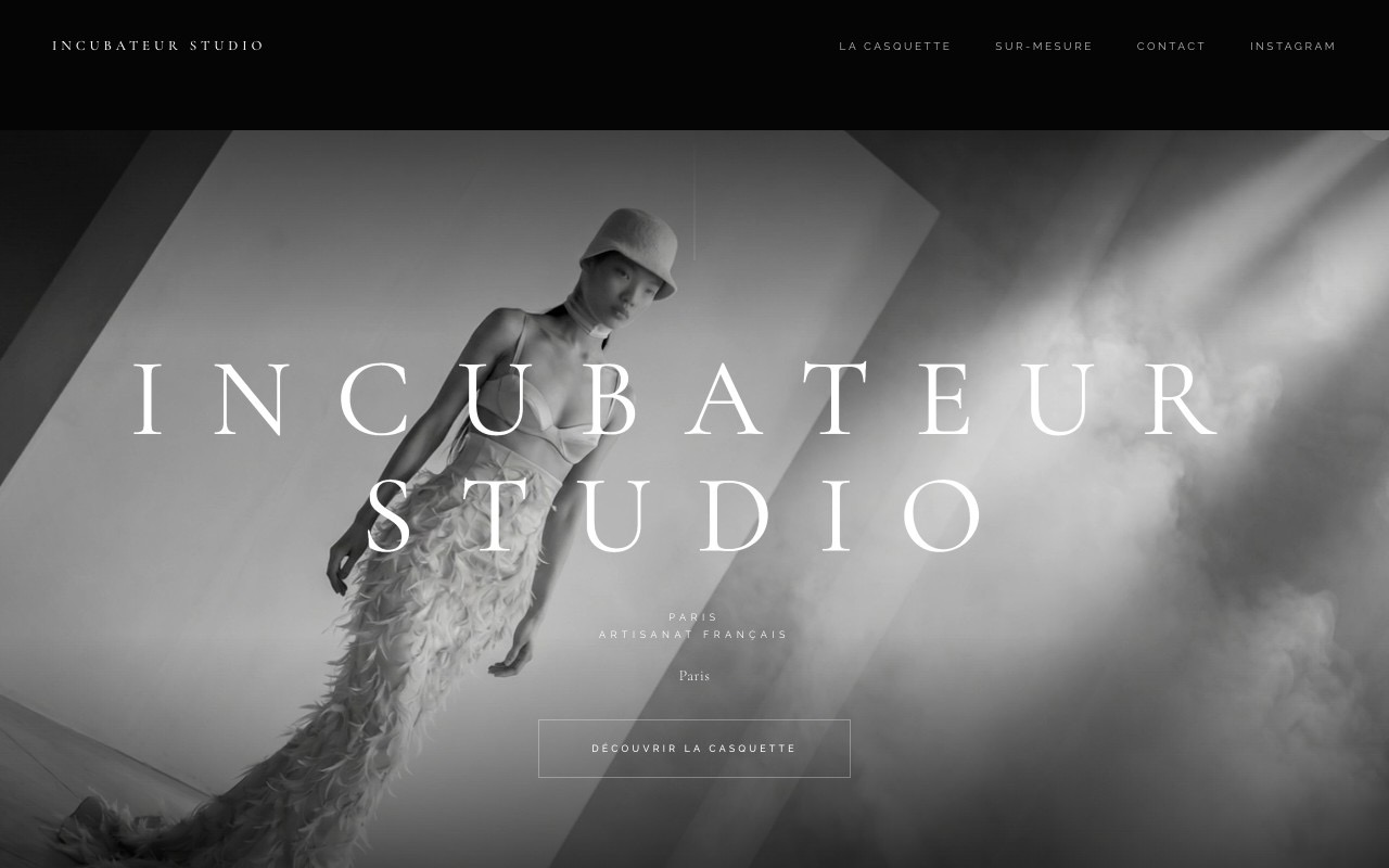 Page d'accueil du site incubateurstudio.com — hero vidéo cinématique noir et blanc